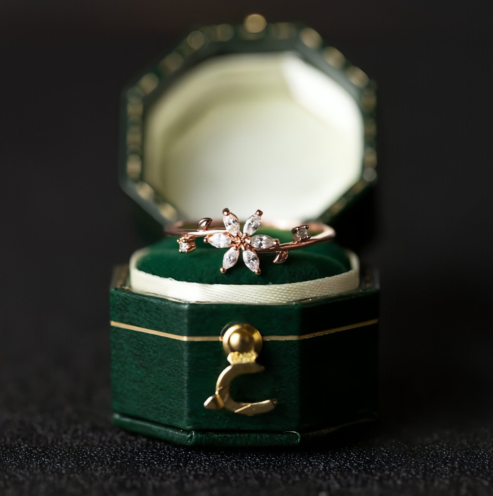 LuxeJewels™ – Art Deco Floral Diamond Ring in Gold & Platinum
