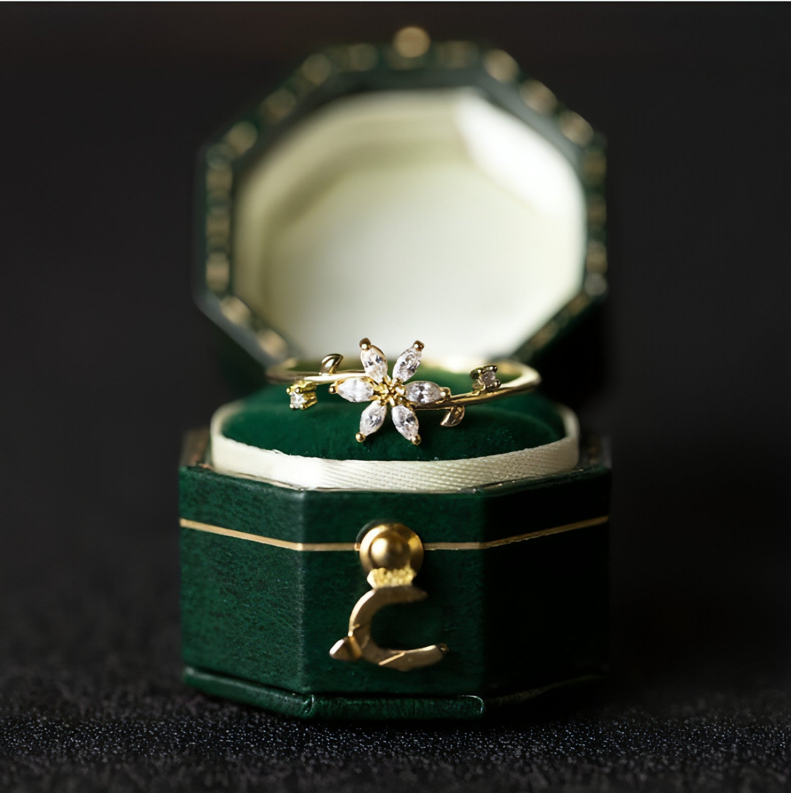 LuxeJewels™ – Art Deco Floral Diamond Ring in Gold & Platinum