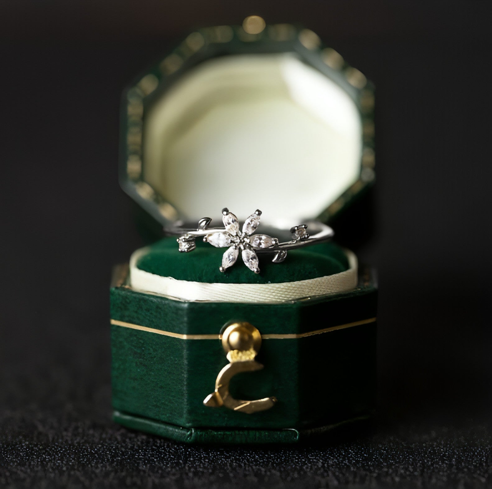 LuxeJewels™ – Art Deco Floral Diamond Ring in Gold & Platinum